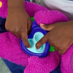 HYG89 Fisher-Price Kalp Yapan Barney Pelüş Oyuncağı