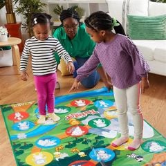 Hasbro Gaming Twister Junior Oyunu, Hayvan Macerası 2 Taraflı Mat, 2 Oyun 1 Arada